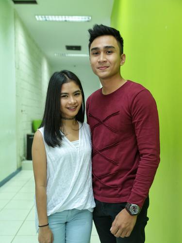 Gara Gara Kumis Lutfi Agizal Kepincut Senyum Putri Iis Dahlia News Entertainment Fimela Com