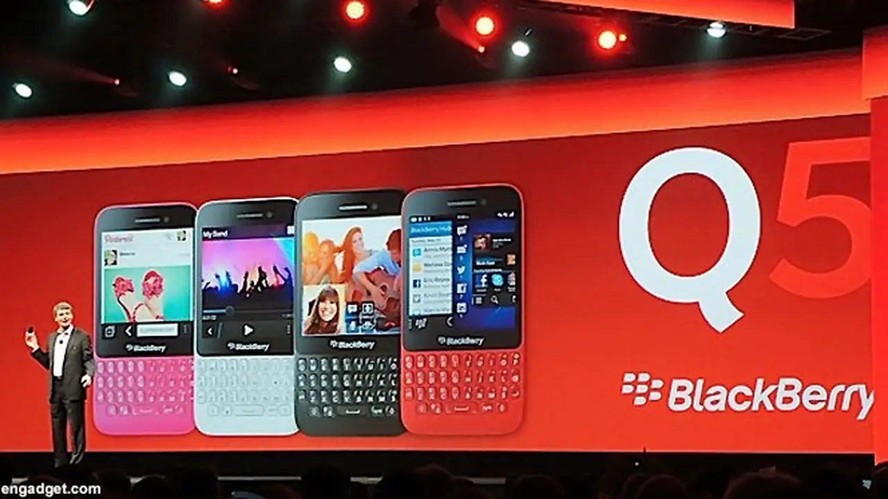 blackberry-q5-indosat-130625c.jpg