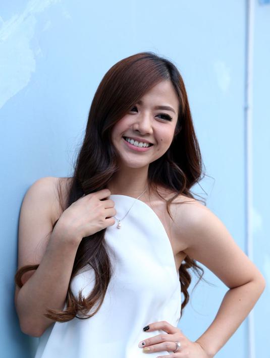 Demi Menikahi Franda, Samuel Zylgwyn Pindah Agama - Photo Bintang.com