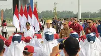 Jokowi di Gerbang Tol Limapuluh, Batu Bara, Sumut, Rabu (7/2/2024) (Reza Efendi/Liputan6.com)