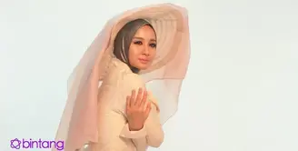 Laudya Cynthia Bella berperan menjadi Kantini di dalam sinetron spesial Ramadan D’Hijabers. Seperti apa sih karakter yang Bella perankan ini