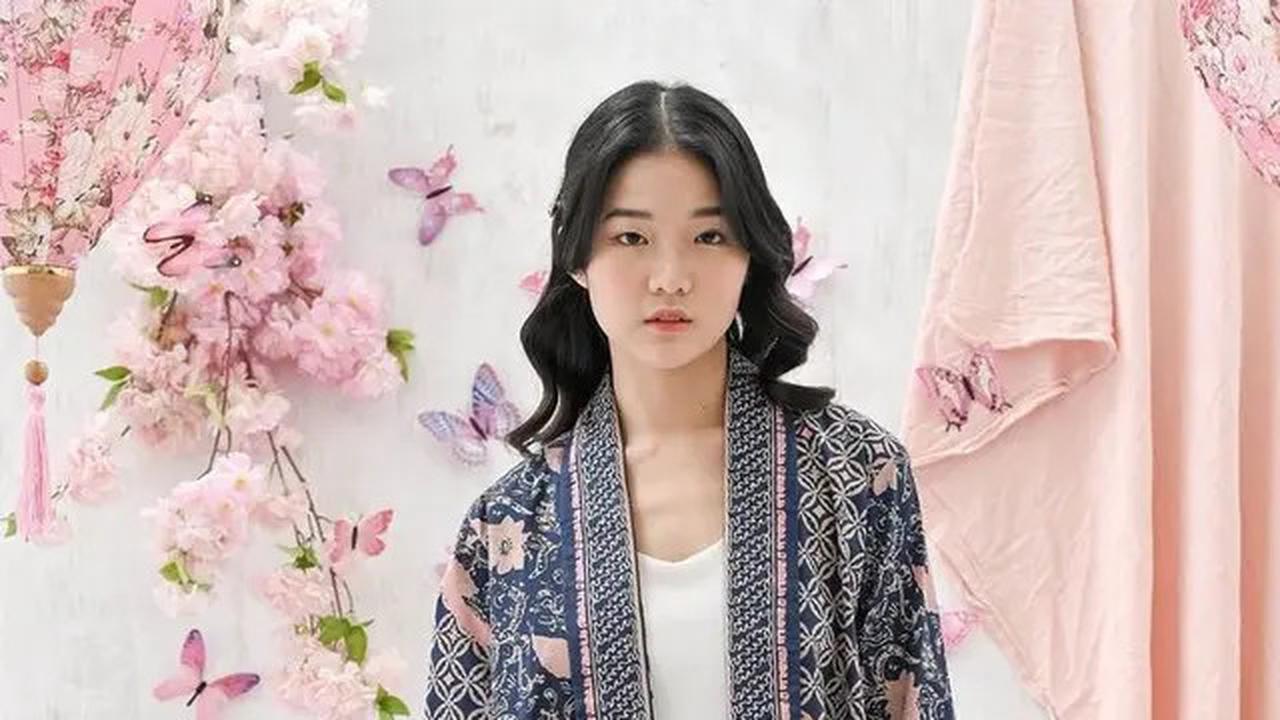 5 Model Baju Batik Kombinasi yang Wajib Dimiliki Wanita Stylish