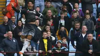 Pato Cetak Gol, Chelsea Hajar Villa