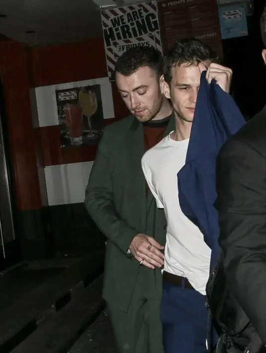 Meski mereka tak melakukan sesi foto bersama di red carpet, namun ada bukti mereka pergi ke acara tersebut sebagai pasangan. (backgrid/DailyMail)