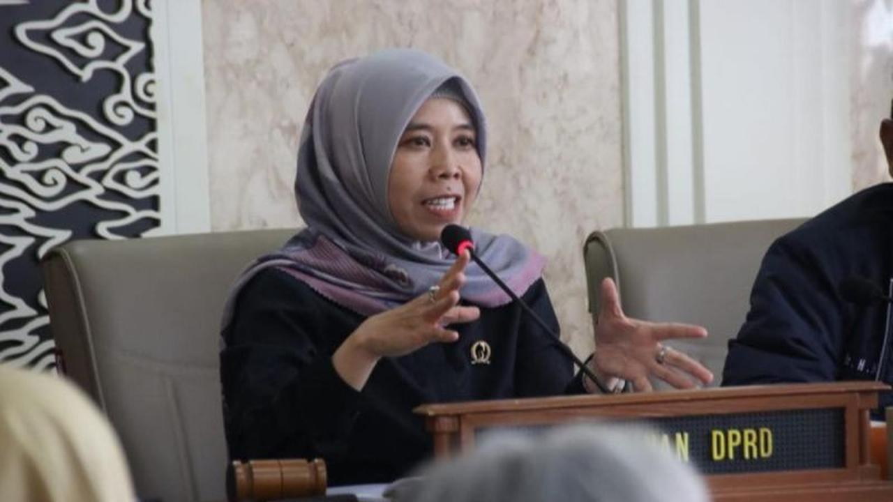 Terpisah, Wakil Ketua DPRD Jabar Ineu Purwadewi Sundari menyatakan berkas pemberhentian Ridwan Kamil sebagai gubernur segera disampaikan kepada Kemendagri.