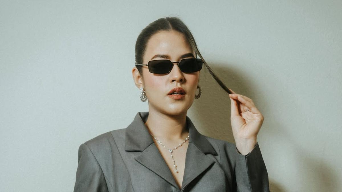 6 Pose Raisa Tetap Kerja di Liburan Natal dan Tahun Baru 2026: Memang Ada Apa Harus Libur? Ya Kerjalah