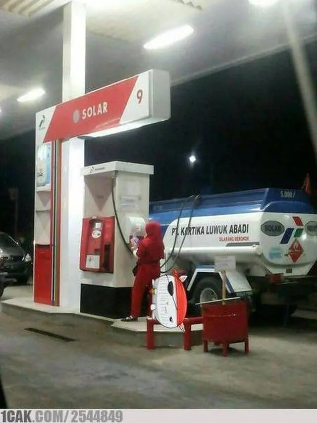 Kumpulan Potret Kelakuan Konsumen Mengisi Bensin yang Bikin Petugas SPBU Kesal