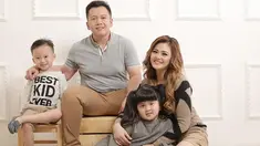 Wanita yang akrab disapa Vanila ini memutuskan hengkang dari 7 Icons usai menerima pinangan seorang pengusaha bernama Hadi Kurniawan pada 2013 silam. Kini ia sudah vakum dari dunia hiburan dan memilih fokus pada keluarga. (Liputan6.com /IG/vanila_79)