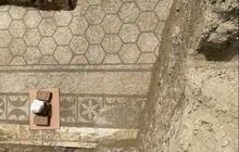 Arkeolog Temukan Kolam Renang di Sebuah Vila Mewah Milik Sosialita Romawi Kuno, Dilengkapi Mosaik dari Marmer