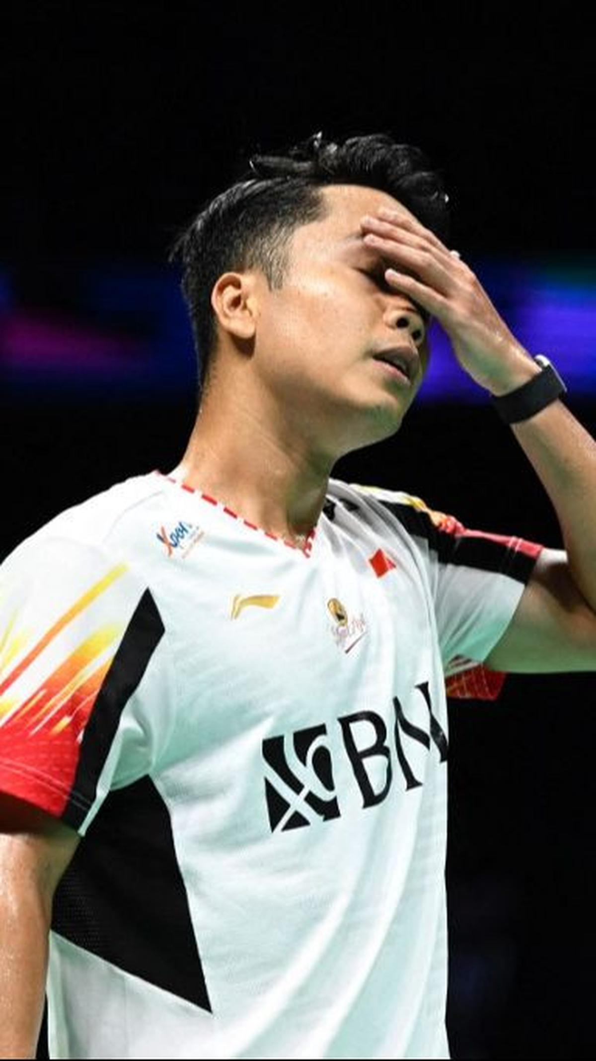 Melawan Shi Yuqi, Anthony banyak kehilangan poin dari kesalahan sendiri. Di akhir laga, dia pun harus menyerah dengan skor 17-21, 6-21.