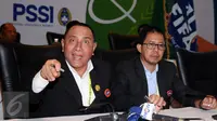 Ketua Umum PSSI, Edy Rahmayadi (kiri) memberi keterangan usai penutupan kongres biasa di Jakarta, Kamis (10/11). Edy Rahmayadi menjadi Ketua Umum PSSI 2016-2020 setelah meraih suara 76 dari 107 pemilik hak suara. (Liputan6.com/Helmi Fithriansyah)