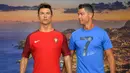 Cristiano Ronaldo dan patung lilin dirinya di Museum CR7 di Funchal, Madeira, Portugal (23/7). Museum tersebut berisi perjalanan karier Ronaldo selama bertahun-tahun menggeluti dunia lapangan hijau. (AFP PHOTO/Helder Santos)