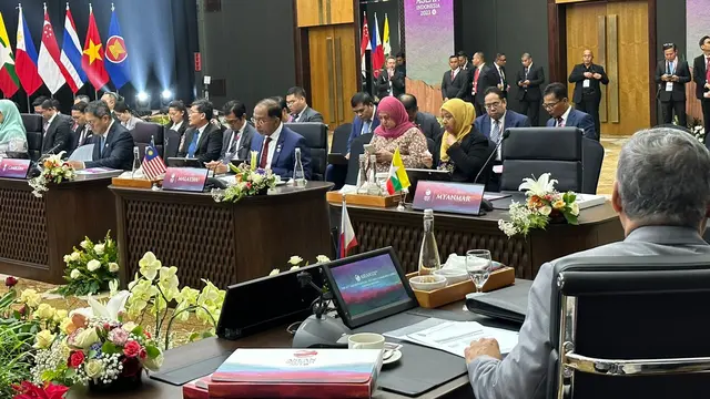 Bangku Myanmar kosong dalam rangkaian pertemuan pada Senin (4/9/2023), sebelum KTT ke-43 ASEAN dimulai besok, Selasa (5/9/2023). (Liputan6/Benedikta Miranti)