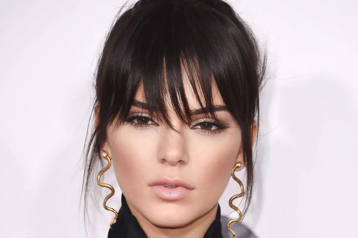 Kendall Jenner dengan Poni