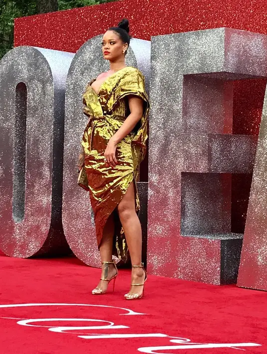 (Instagram/badgalriri)