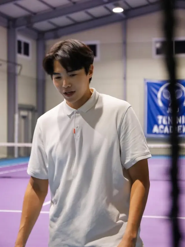 Potret ganteng Park Eun Seok. (credit:instagram.com/_____silverstone_____)