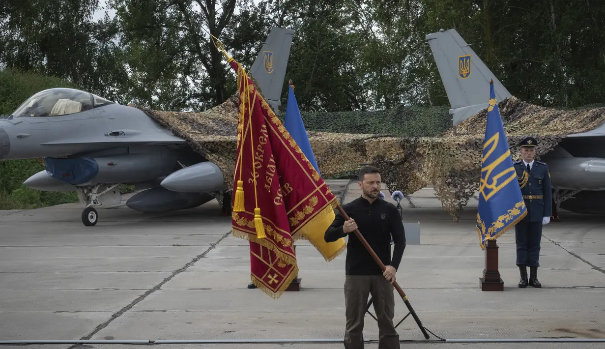 Zelensky tak merinci berapa unit F-16 yang dia dapat dan dia juga menolak mengomentari terkait tugas-tugas spesifiknya.  (AP Photo/Efrem Lukatsky)