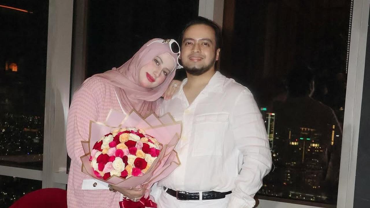 Potret Makan Malam Romantis Tasyi Athasyia dan Suami Rayakan Ulang Tahun Pernikahan ke-10