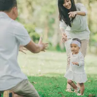 6 Tanda Bayi Siap untuk Mulai Berjalan./Copyright depositphotos.com/odua