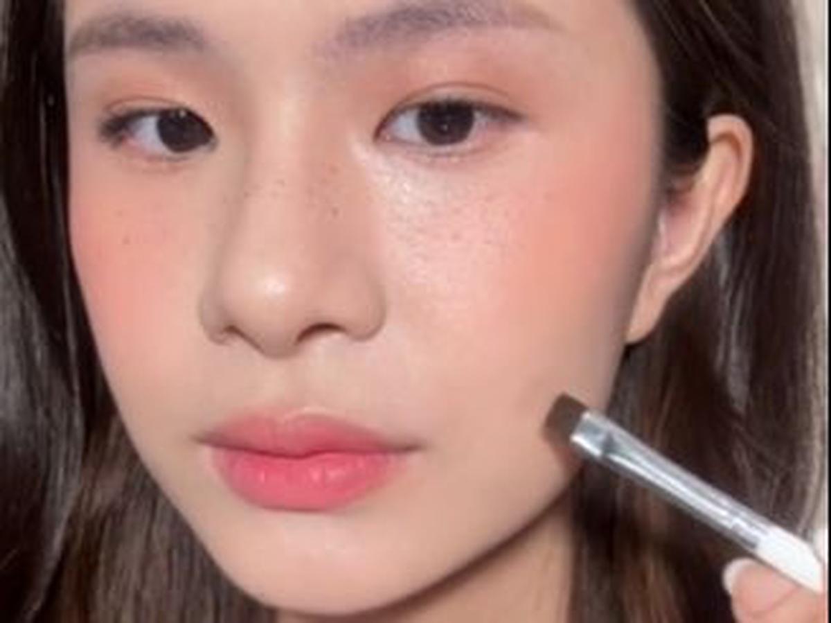Alternatif Efektif: Lesung Pipi Buatan dengan Makeup