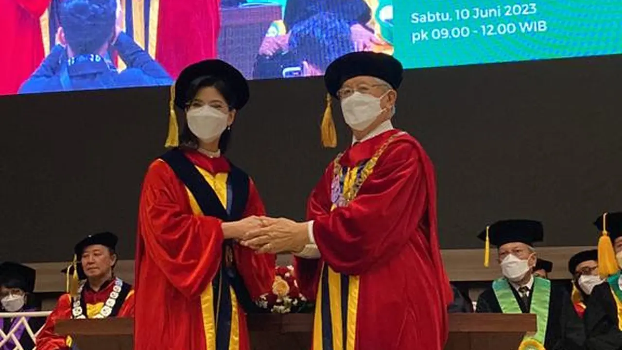 Allen Widysanto Resmi Dikukuhkan Jadi Guru Besar Pulmonologi dan Kedokteran Respirasi.