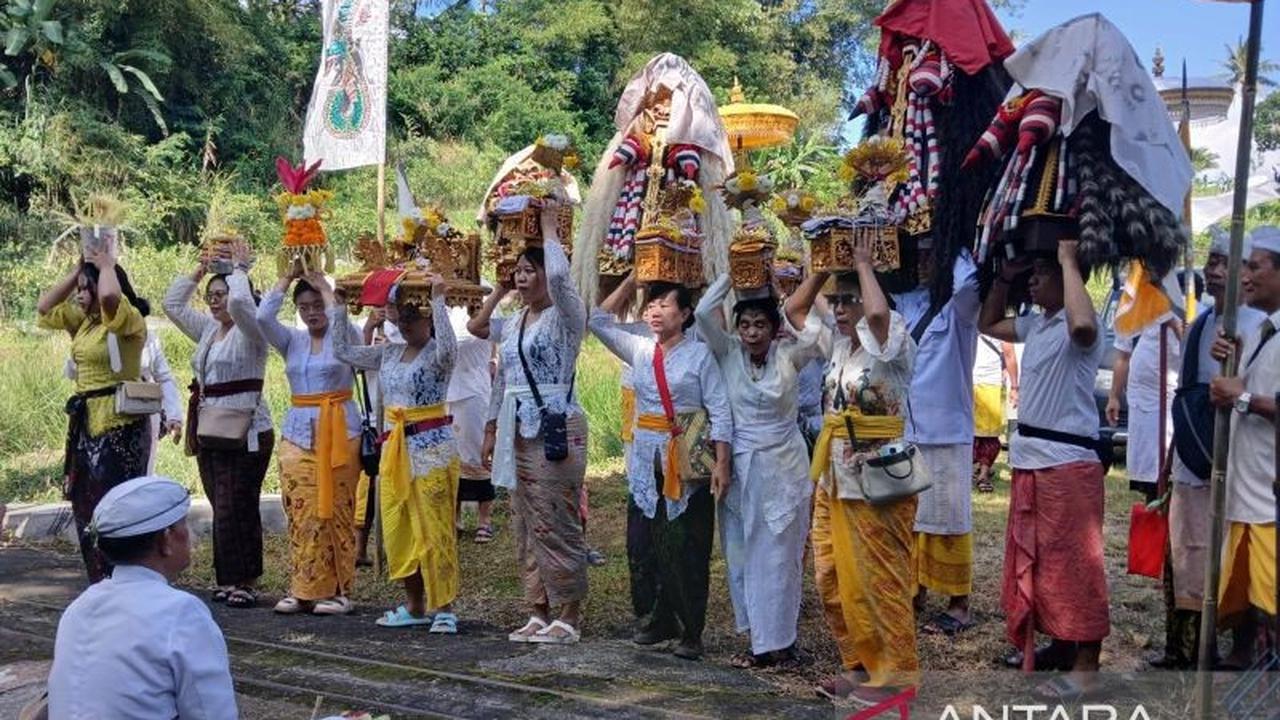 Upacara Melasti Magelang: Umat Hindu Sucikan Diri di Tuk Mas Sambut Nyepi 2026
