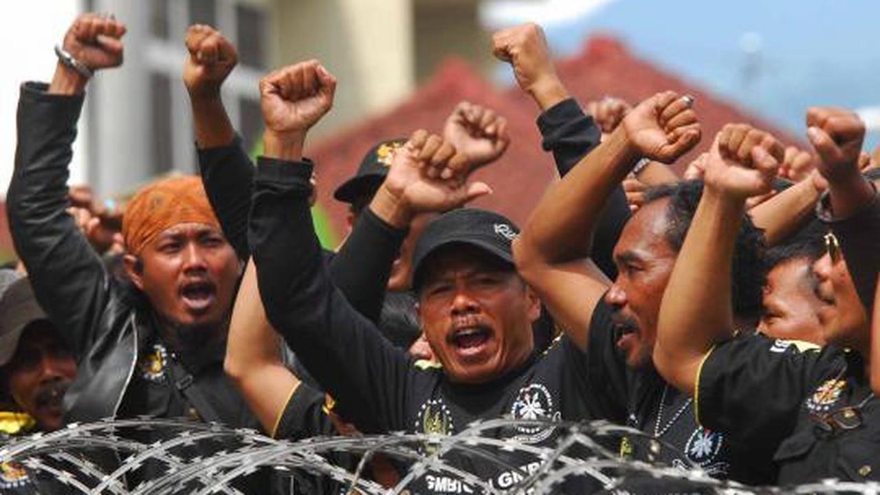 Massa GMBI minta Aceng segera turun dari jabatannya