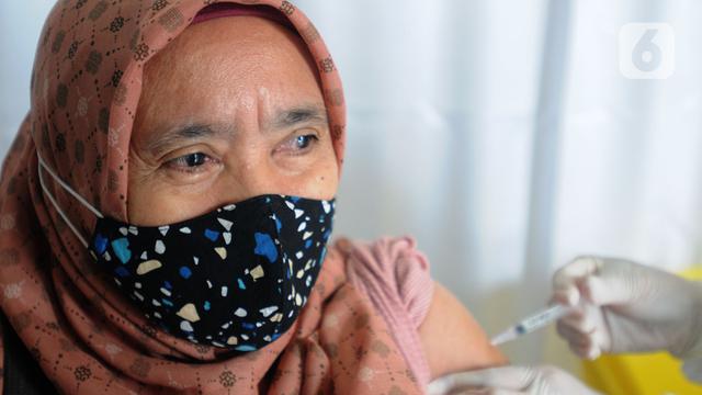 RSUD Tangerang Selatan Laksanakan Vaksinasi Booster untuk Lansia