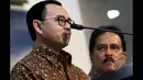 Menteri ESDM Sudirman Said memberi keterangan pers usai menghadiri rapat terbatas di Kantor Presiden, Jakarta, Senin (16/3/2015). Pemerintah mengumumkan paket kebijakan ekonomi untuk memperkuat nilai tukar rupiah. (Liputan6.com/Faizal Fanani)