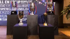 Deretan trofi yang diraih Barcelona FC pada tahun 2015, Juara La Liga 2014/2015, Copa del Rey 2015, UEFA Champions League 2015, UEFA Super Cup dan FIFA Club World Cup.(Photo/FCB Site)
