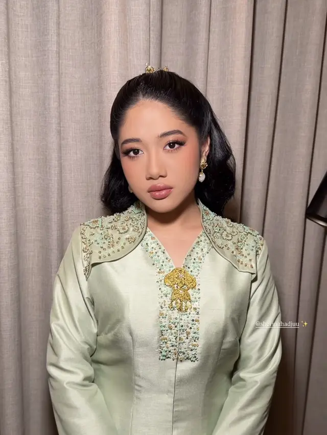 Sherina Hadju saat lamaran kakaknya, Syifa Hadju. [@vinkihanafi]