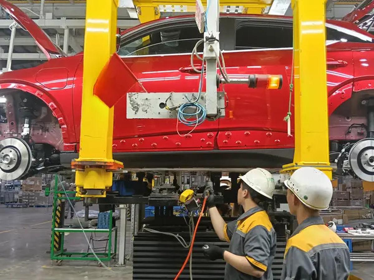 Ekspansi ke Surabaya dan Makassar, Taksi Listrik Vietnam Siap Mengaspal di Kota Lain