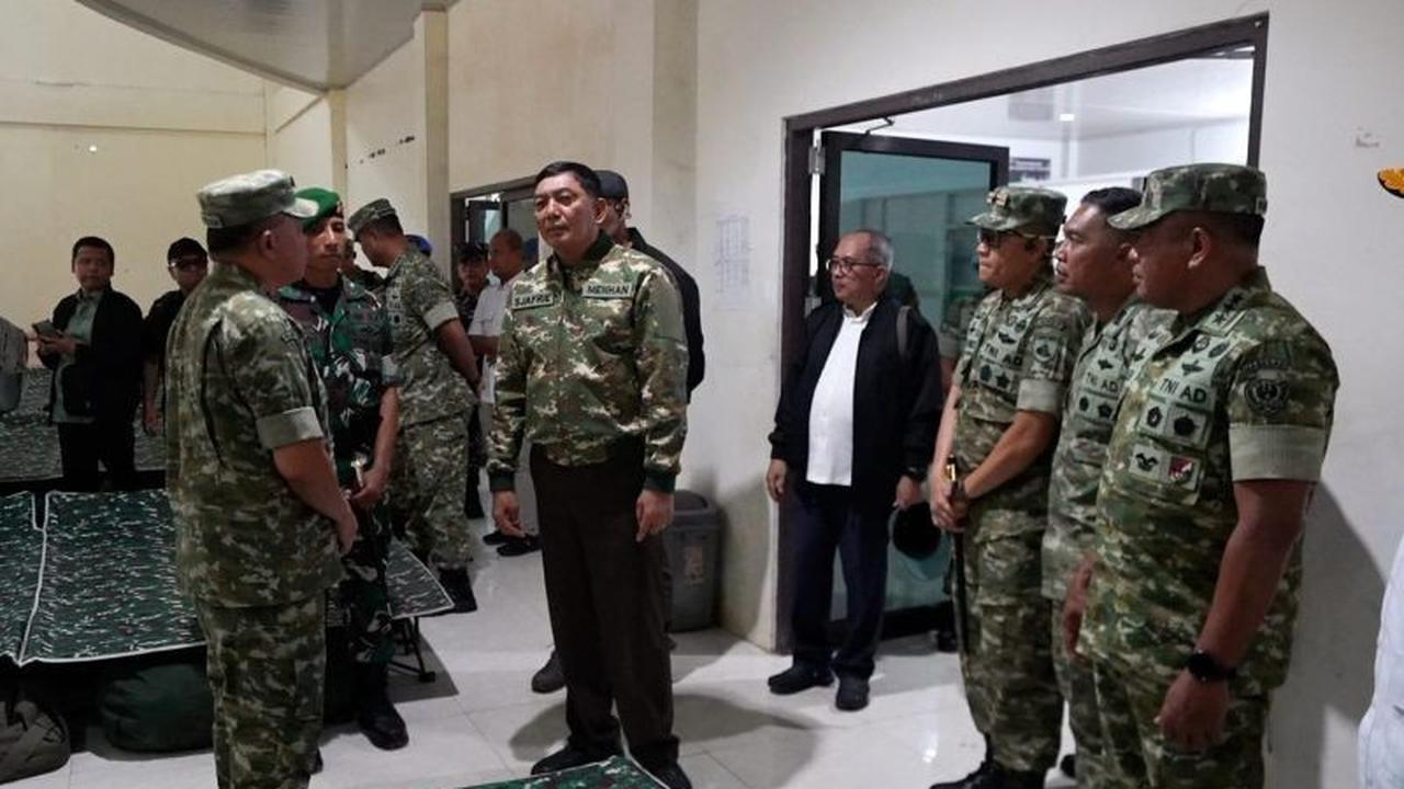 Kunjungan Menhan Kalsel: Sjafrie Sjamsoeddin Tinjau Kesiapan Prajurit Yonif TP 828/BWM