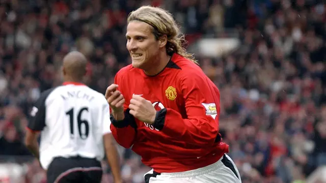 FOTO: 4 Pemain yang Pernah Berseragam Manchester United dan Villarreal, Eric Bailly Terkini - Diego Forlan