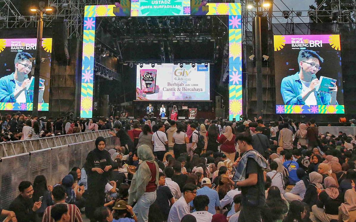 FOTO:  Ribuan Pengunjung Padati Even KapanLagi Buka Bareng BRI Festival 2025