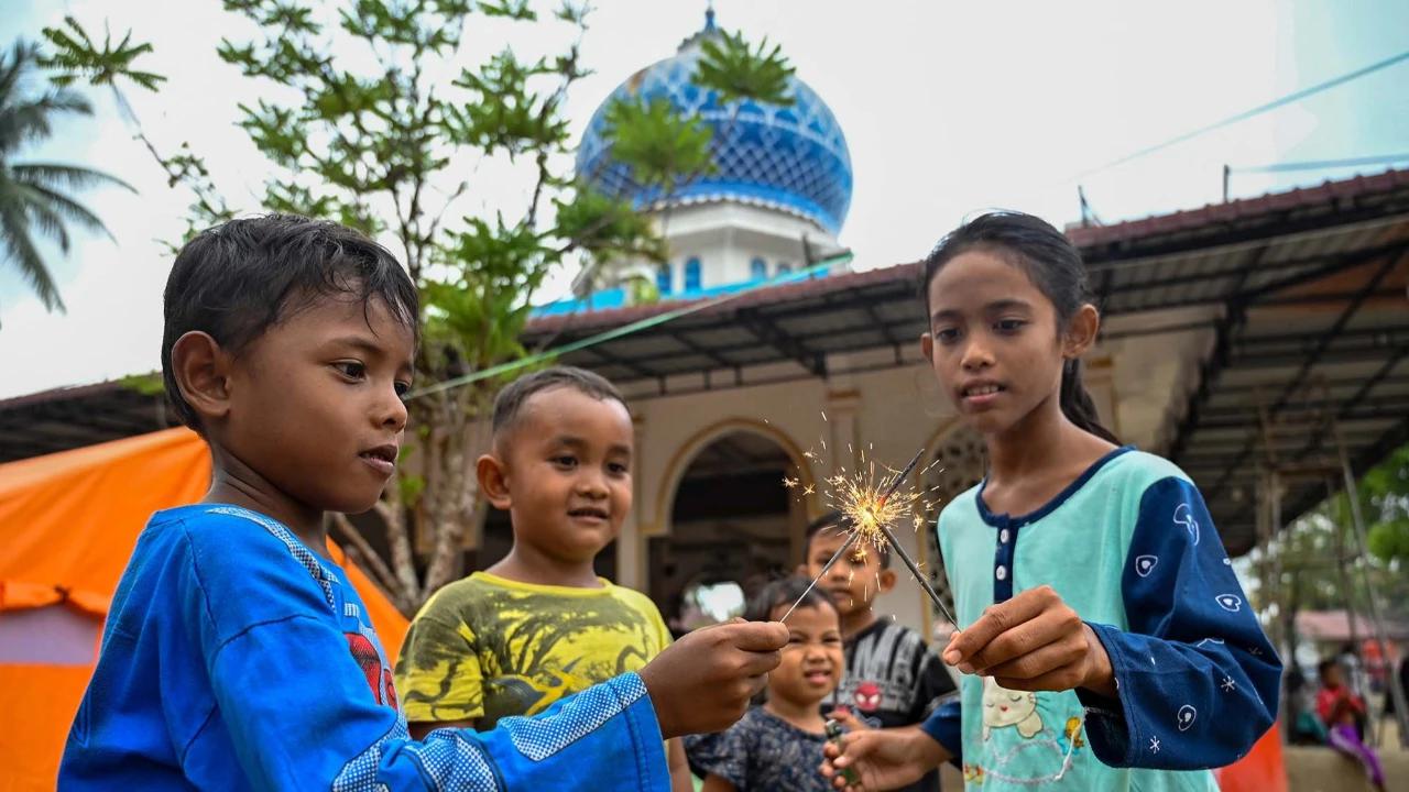 FOTO: Ramadan di Tengah Pengungsian Korban Banjir Aceh