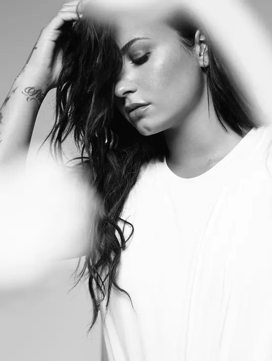 Demi sendiri sudah 6 tahun menjauhi narkoba dan juga alkohol. (instagram/ddlovato)