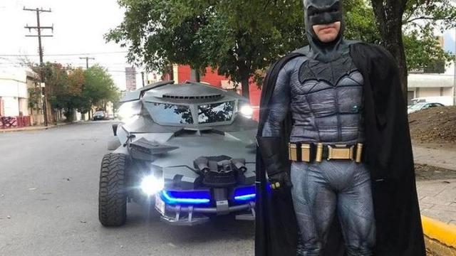 Batman imbau warga untuk tetap di rumah