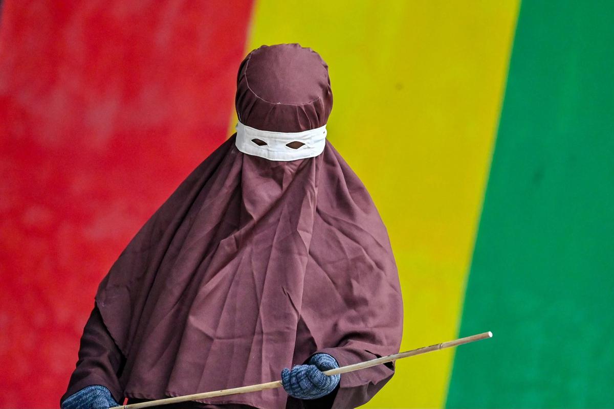 FOTO: Enam Pelanggar Qanun Jalani Hukuman Cambuk di Banda Aceh