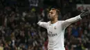 Penyerang Real Madrid, Jese Rodriguez melakukan selebrasi usai mencetak gol kegawang Sevilla pada Liga Spanyol di Stadion Santiago Bernabeu (21/3). Real Madrid menang besar atas Sevilla dengan skor 4-0. (AFP/PIERRE-PHILIPPE Marcou)