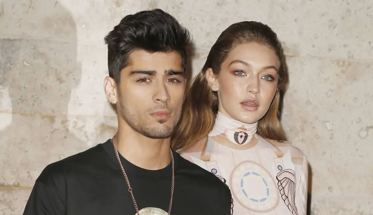 "Kamu harus mengabadikan pengalaman dalam hal. Itu membuatnya akan diingat selamanya," ujar Zayn. (The Blemish)