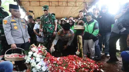 Setahun Berlalu, Makam Affan Kurniawan Tak Sepenuhnya Sepi
