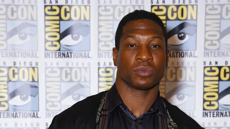 Jonathan Majors menghadiri Comic-Con International di San Diego, Sabtu (23/7/2022). (Foto oleh: Christy Radecic/Invision/AP)