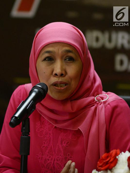 Ketum PP Muslimat NU Khofifah Indar Parawansa menyampaikan paparannya jelang Harlah ke-73 Tahun Muslimat NU, Jakarta, Jumat (25/1). Harlah ke-73 Muslimat NU mengangkat tema 'Khidmah Muslimat NU, Jaga Aswaja, Teguhkan Bangsa'. (Merdeka.com/Imam Buhori)