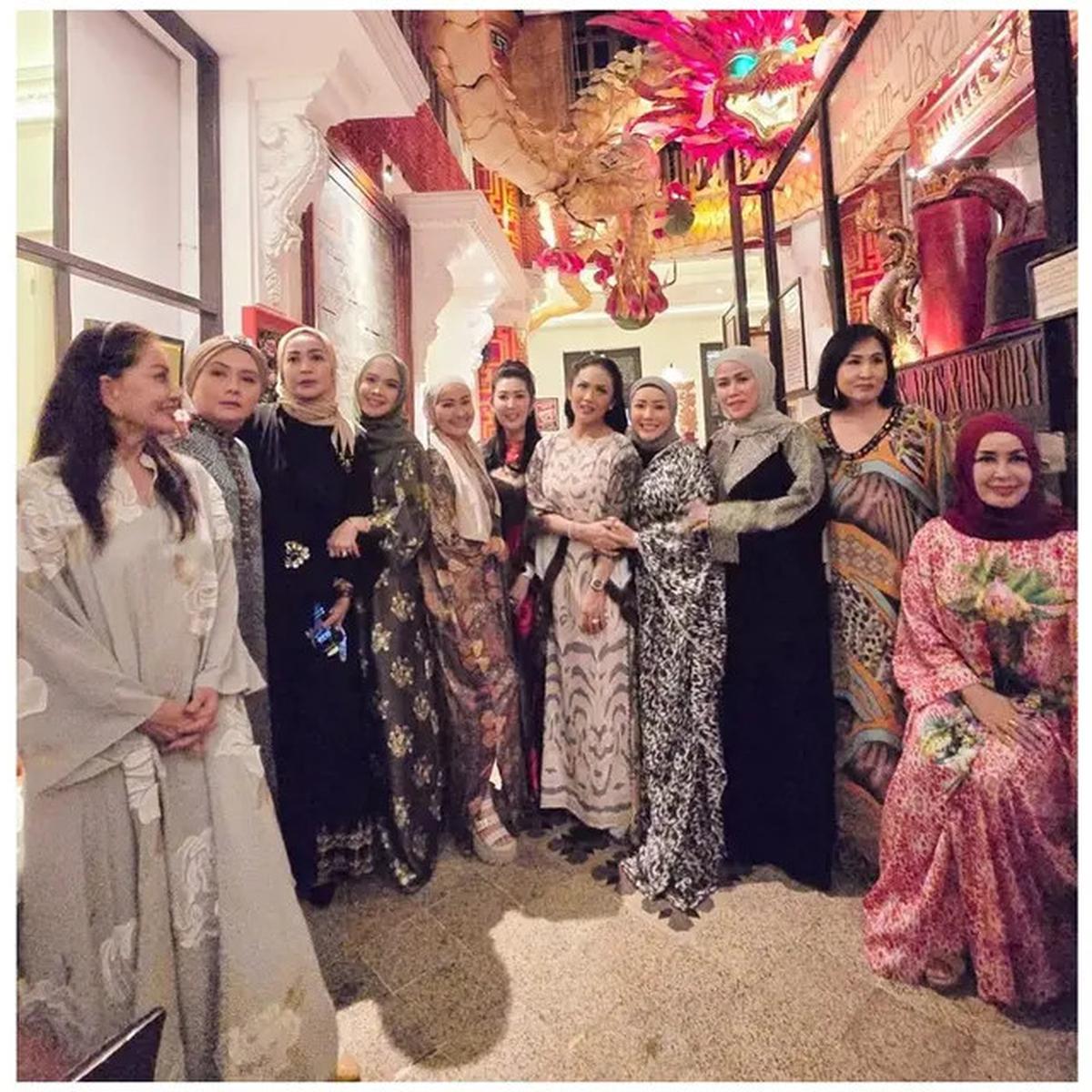 6 Potret Geng Arisan Kepompong Bukber, Gaya Glamor Krisdayanti hingga Mayangsari