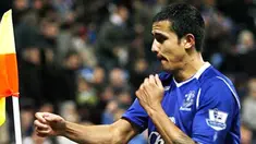 Everton's Australian Midfielder Tim Cahill celebrates scoring a goal during their Premier League match against Manchester City at the City of Manchester Stadium on December 13, 2008. AFP PHOTO/Glyn Kirk