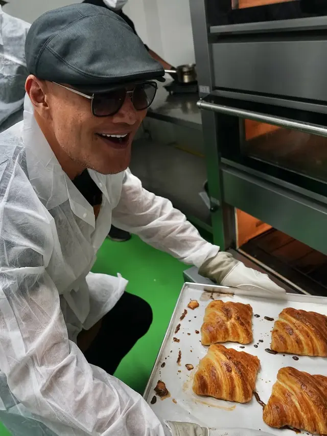 Grand Opening Bakery Milik Deddy Corbuzier