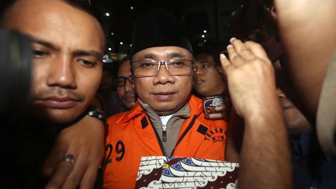 FOTO: KPK Resmi Menahan Yaqut Cholil Qoumas dalam Kasus Dugaan Korupsi Haji
