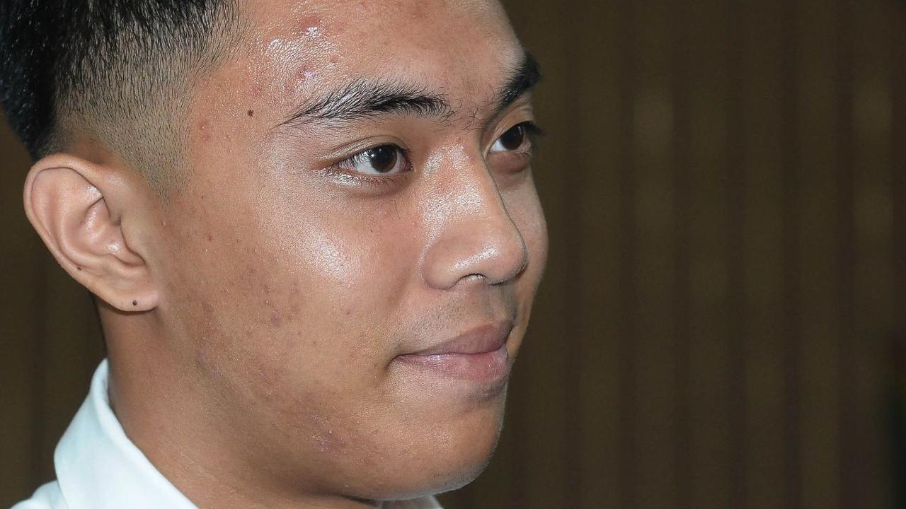 Ekspresi wajah terdakwa Mario Dandy Satriyo yang sudah melepas masker dan tampak tenang usai menjalani sidang vonis di Pengadilan Negeri Jakarta Selatan, Kamis (7/9/2023).<br>