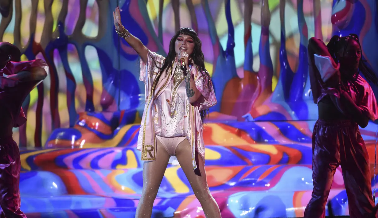 Penampilan Kesha di atas panggung American Music Awards 2019 Microsoft Theater di Los Angeles, California (24/11/2019). (AP Photo/Chris Pizzello)